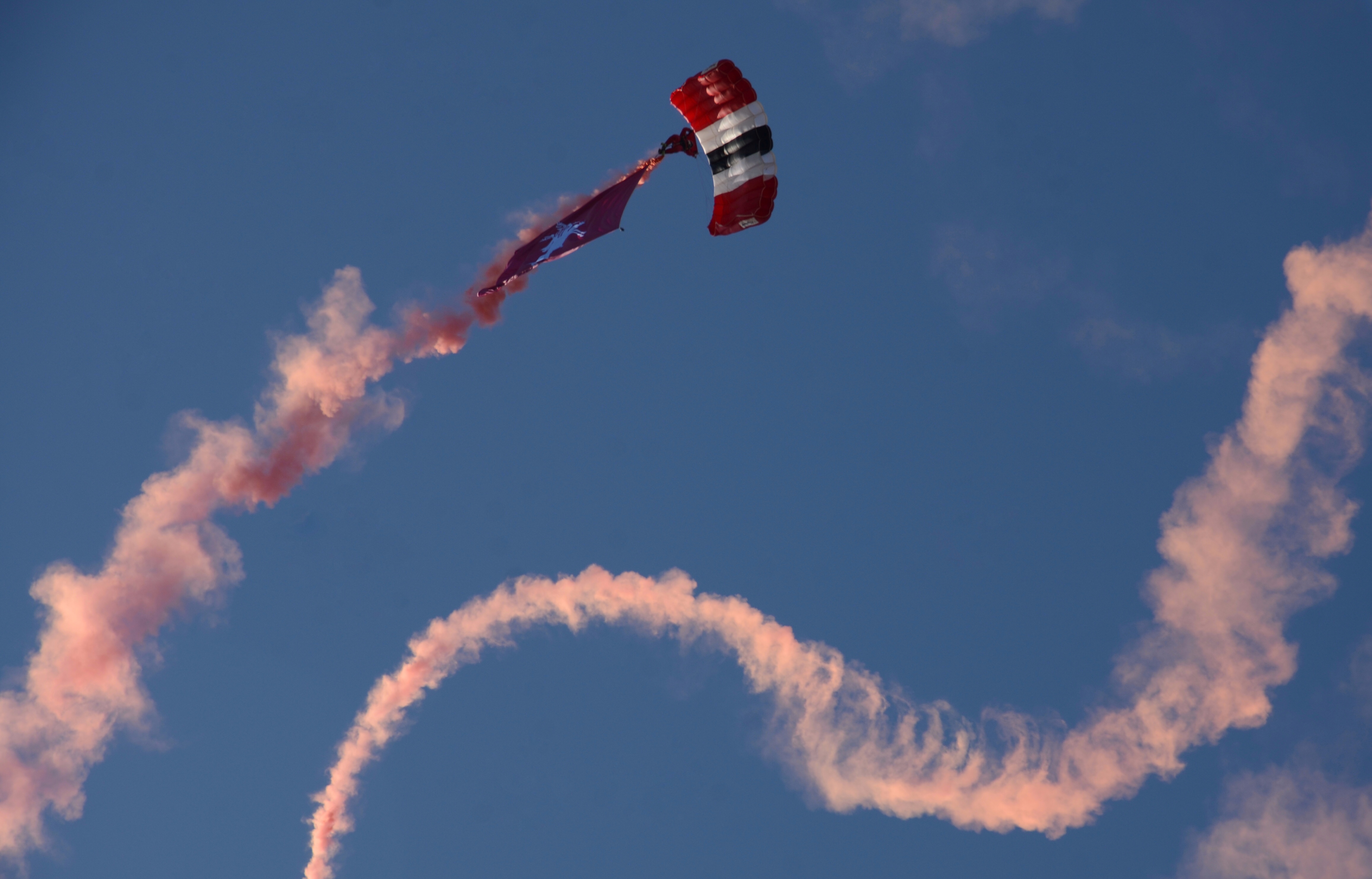 Arnhem 80th Anniversary Leger Holidays   Arnhem Commemorative Parachute Display 34672 