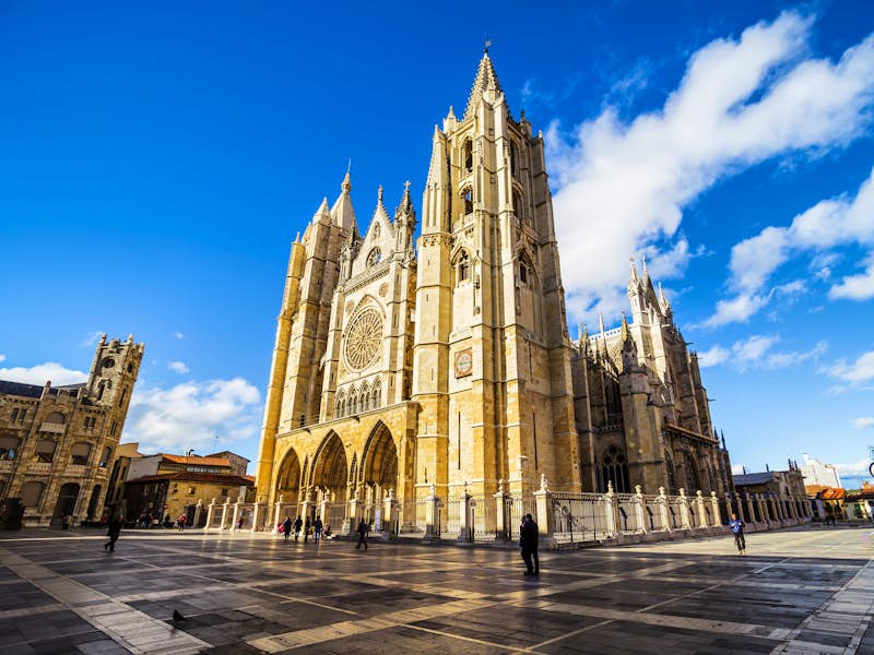Leon Cathedral Night Tour Leon Cathedral Night Tour