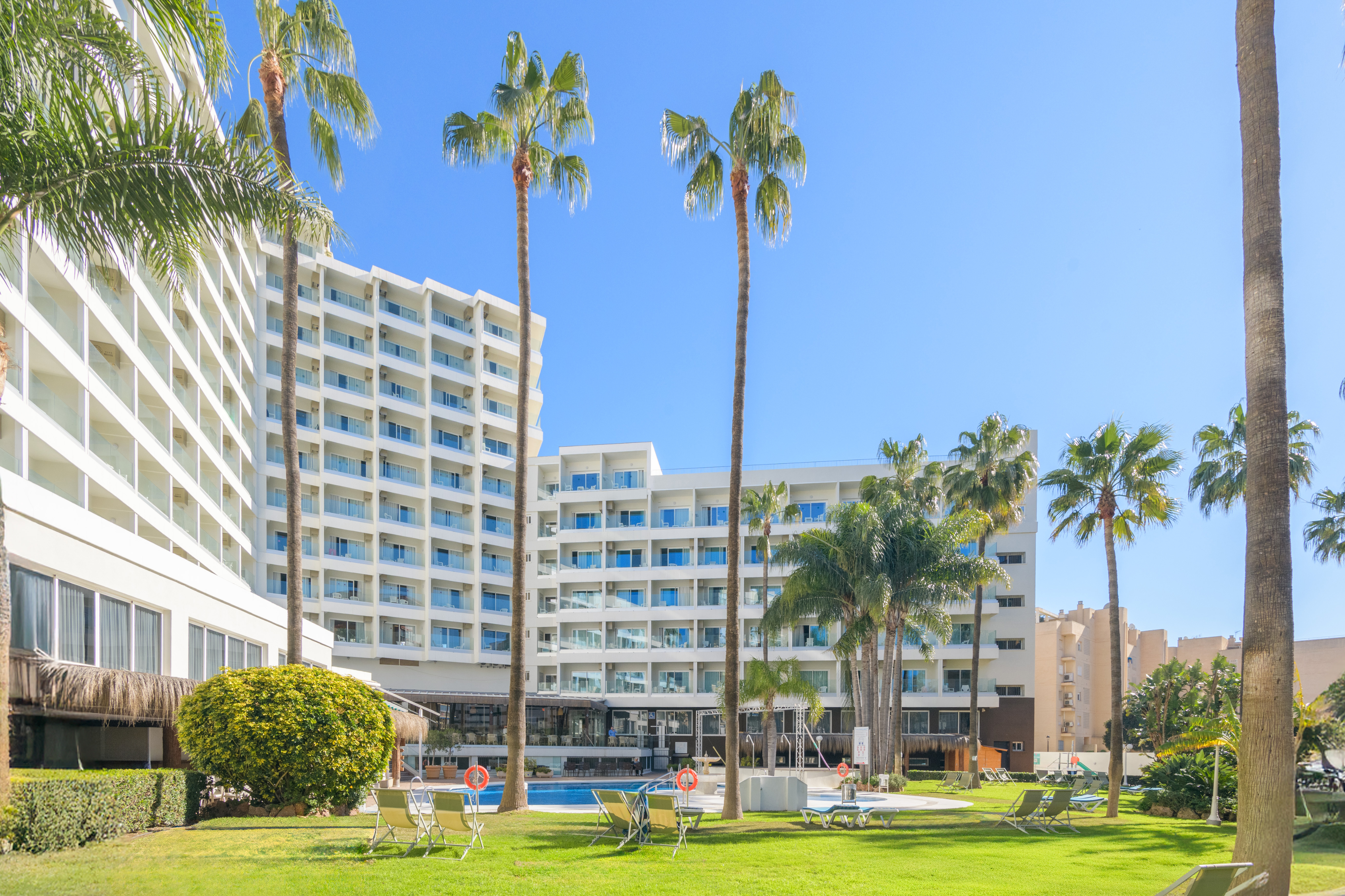Parasol Hotel by Dorobe
